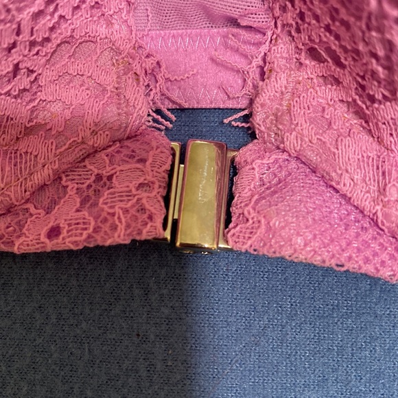 New very sexy pinky Victoria’s Secret lace push up bra with adjustable straps - Picture 4 of 12